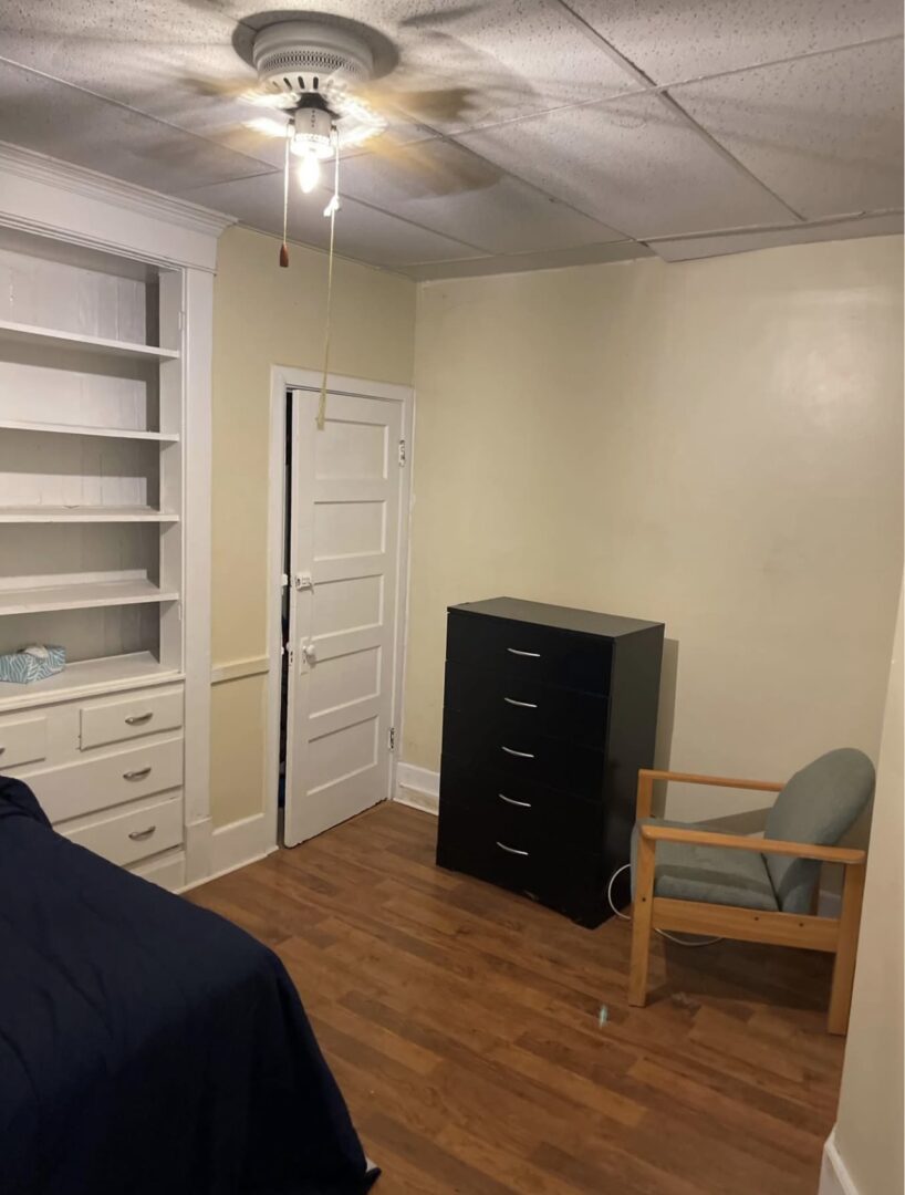 Small furnished bedroom with built-ins