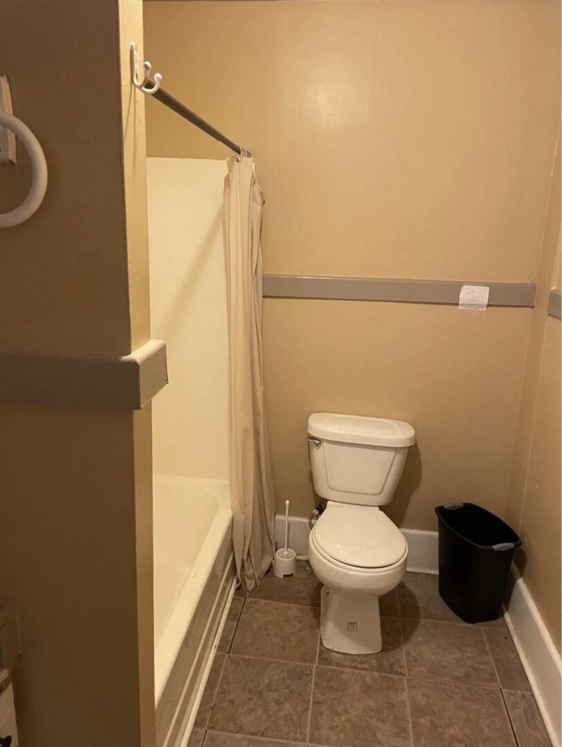 Bathroom with tub, shower curtain and toilet